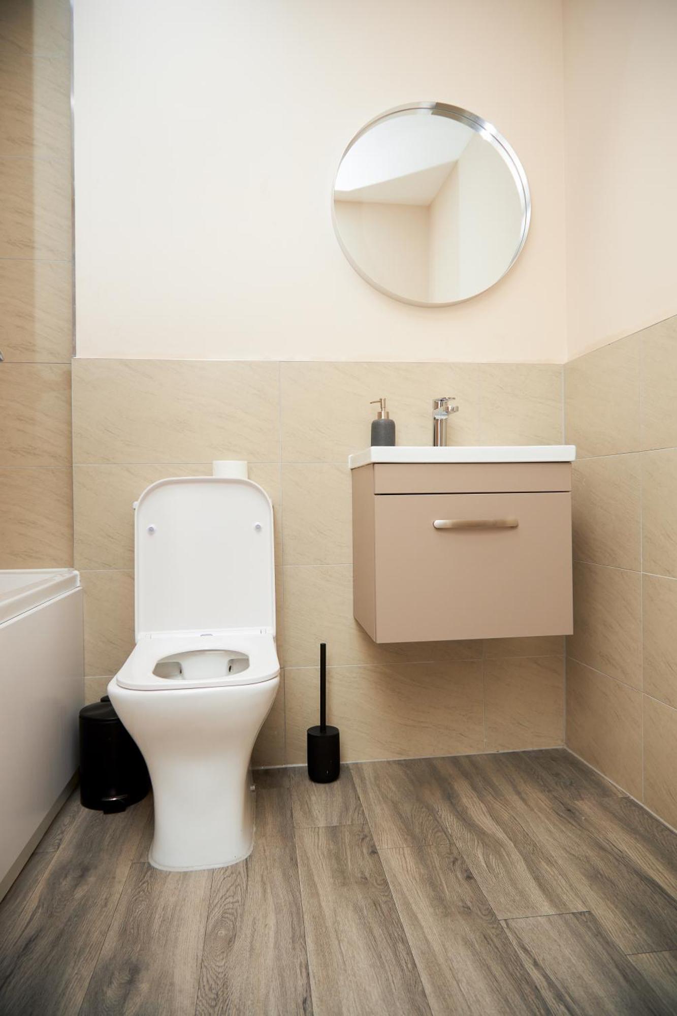 Deluxe And Cozy Two Bedroom With 1 Bathroom And Open Balcony Apartment Manchester