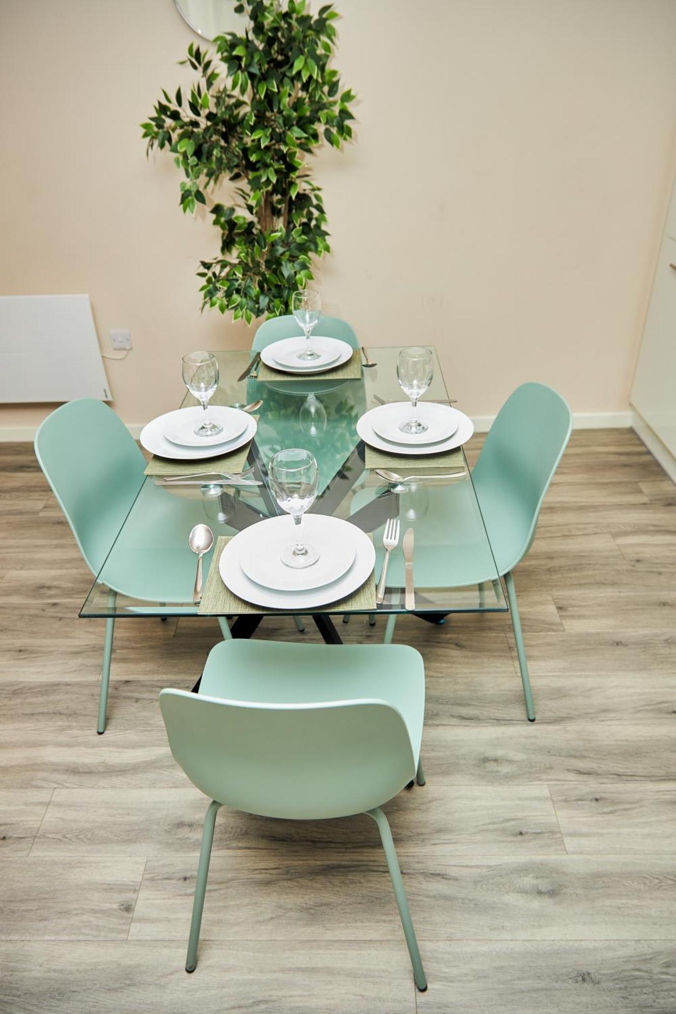 Deluxe And Cozy Two Bedroom With 1 Bathroom And Open Balcony Apartment